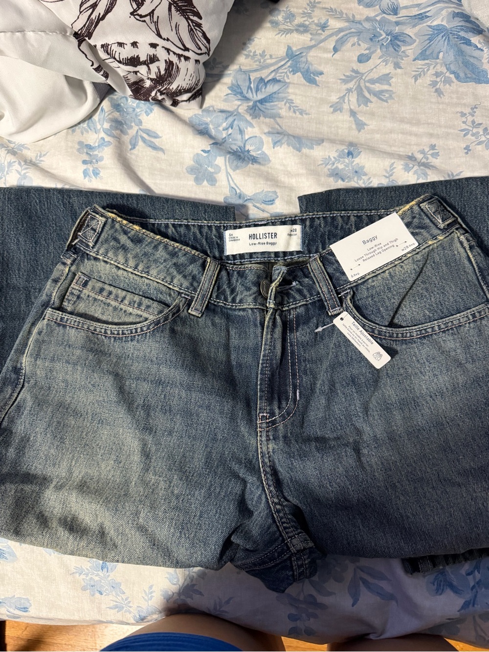 Hollister Low-Rise Baggy Denim Jeans - Faded Blue